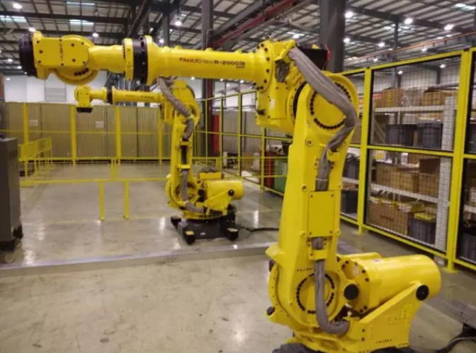 �l�ǿ�R-2000iϵ�ЙC���˱��w��|�Ĳ�ж���E1