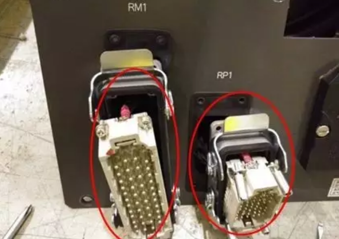 �l�ǿ�R-2000iϵ�ЙC���˱��w��|�Ĳ�ж���E4