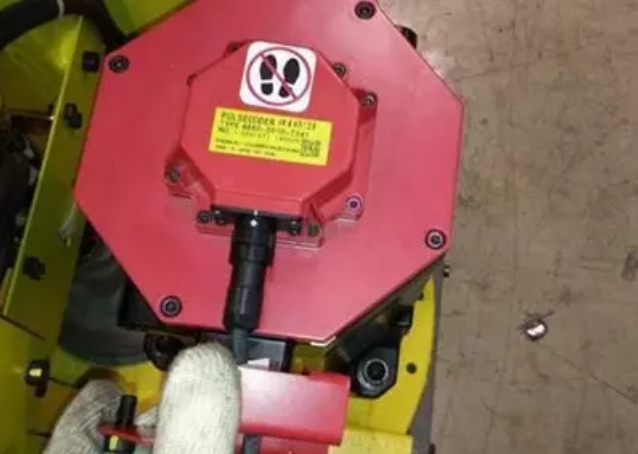 �l�ǿ�R-2000iϵ�ЙC���˱��w��|�Ĳ�ж���E8