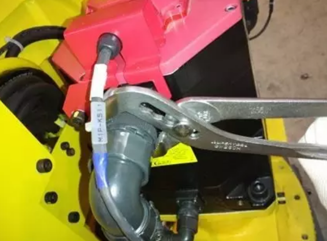 �l�ǿ�R-2000iϵ�ЙC���˱��w��|�Ĳ�ж���E9