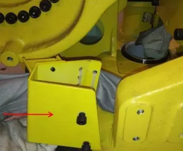 �l�ǿ�R-2000iϵ�ЙC���˱��w��|�İ��b���E