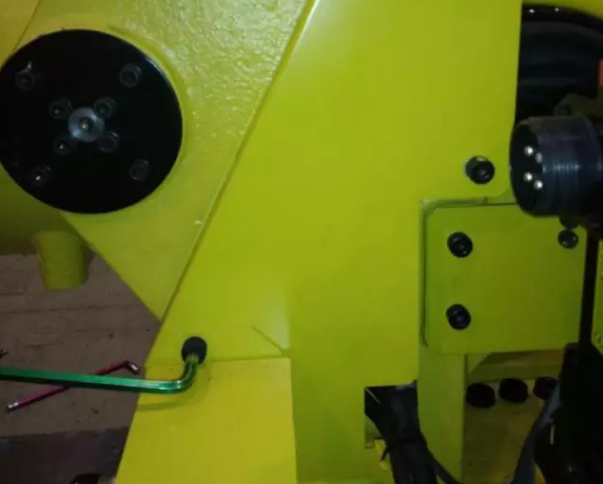 �l�ǿ�R-2000iϵ�ЙC���˱��w��|�İ��b���E5