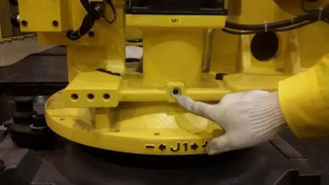 R-2000iB機(jī)器人3年保養(yǎng)-4