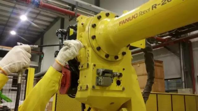 R-2000iB機(jī)器人3年保養(yǎng)-18