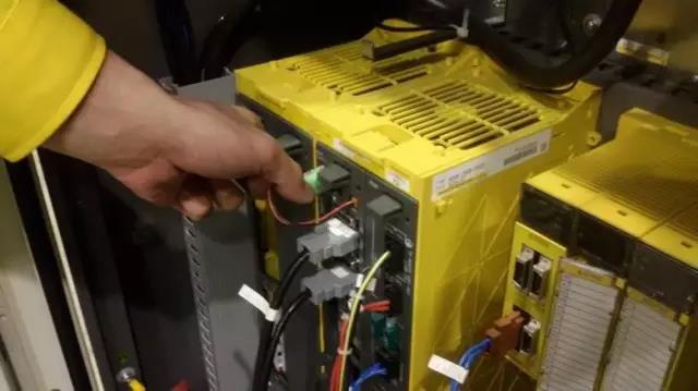 R-2000iB機(jī)器人3年保養(yǎng)-26