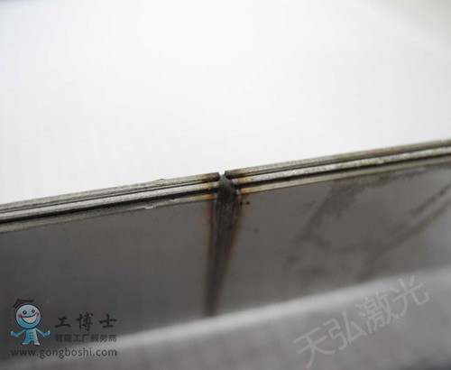 三軸聯(lián)動(dòng)激光焊接機(jī)