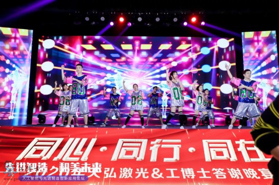 ����ʿ&middot;��뼤��������x����A�M�չ٣�