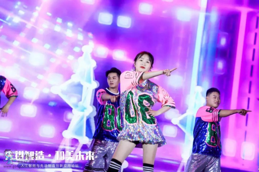 ����ʿ&middot;��뼤��������x����A�M�չ٣�