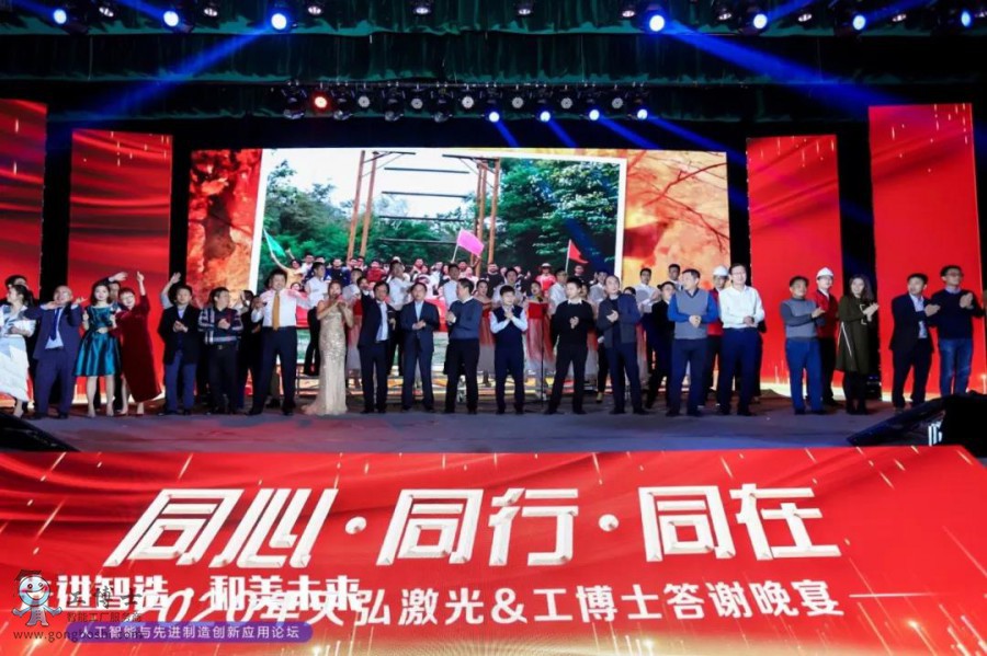 ����ʿ&middot;��뼤��������x����A�M�չ٣�