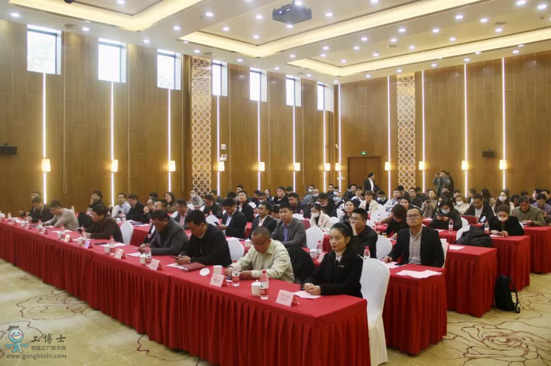 ����ף�R����ʿ���ߌ��˹�����Փ���A�M��Ļ(�D2)