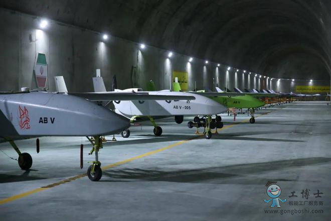 伊朗地下基地里存儲的大量無人機