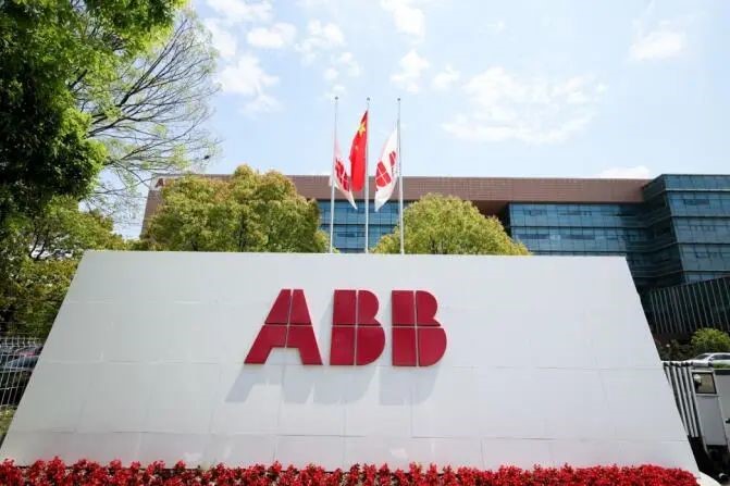 小小機器人迸發“大能量”,這家企業的全球最大“超級工廠”設在上海