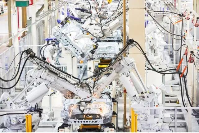 小小機器人迸發“大能量”,這家企業的全球最大“超級工廠”設在上海