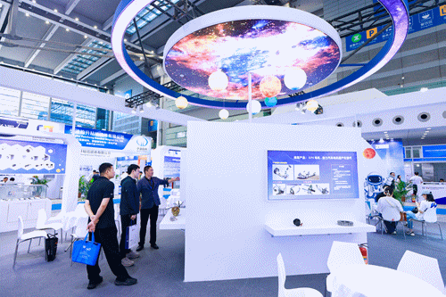 ����չ��