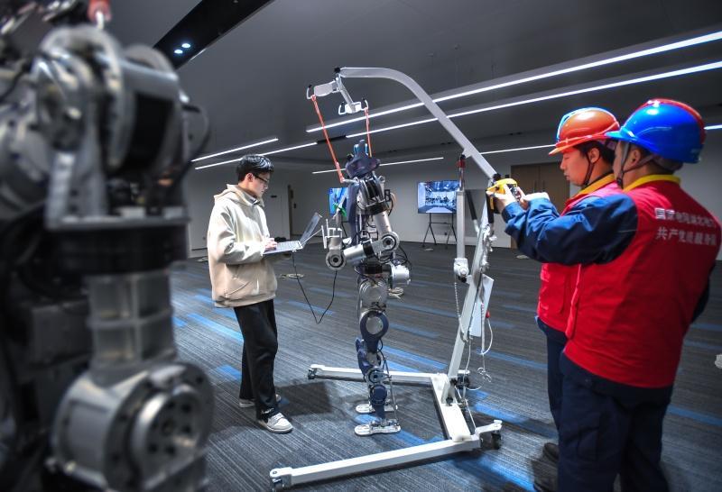 中國光谷:人形機(jī)器人研發(fā)持續(xù)突破